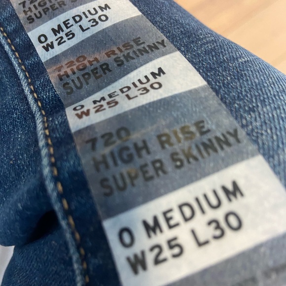 Levi skinny jeans - Picture 3 of 6